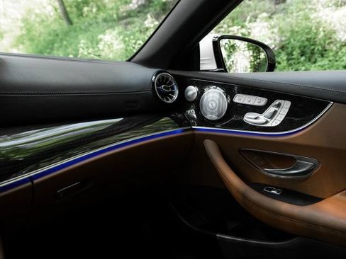 Used 2020 Mercedes-Benz E 450 4MATIC Cabriolet image 27