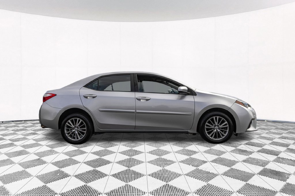 Used 2015 Toyota Corolla LE FWD image 11