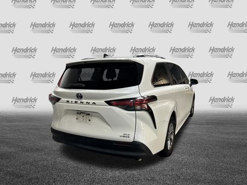 Used 2021 Toyota Sienna XLE FWD image 11