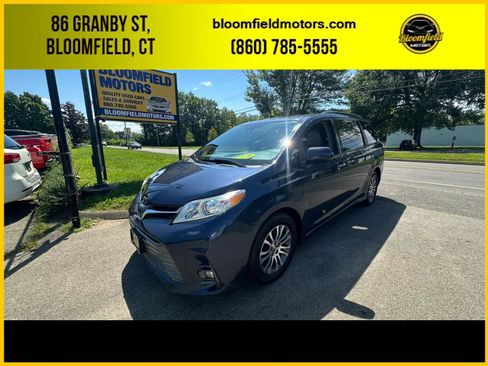 Used 2018 Toyota Sienna XLE Premium FWD image 1