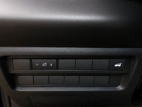 New 2025 Mitsubishi Outlander SE image 32