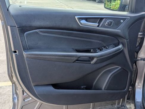 Used 2019 Ford Edge Titanium FWD image 10