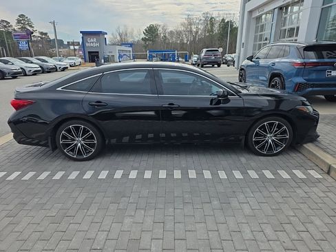 Used 2019 Toyota Avalon Touring image 5