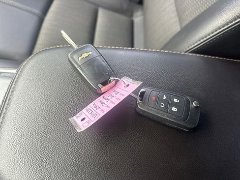 Used 2016 Chevrolet Impala LT w/ Convenience Package image 19