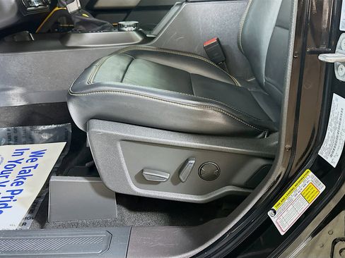 Used 2023 Ford Bronco Badlands image 19