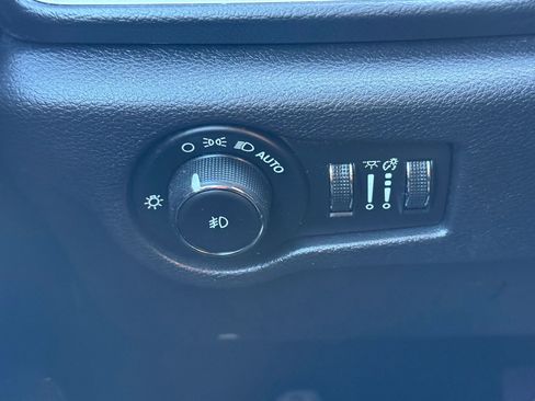 Used 2020 Chrysler Pacifica Touring-L FWD image 44
