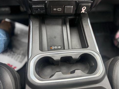 Used 2022 GMC Sierra 2500 SLT w/ SLT Preferred Package image 20