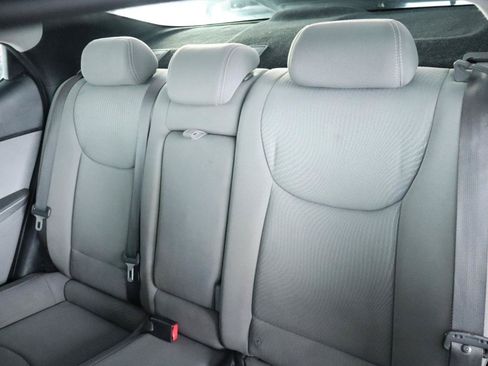 Used 2015 Hyundai Elantra SE FWD image 29