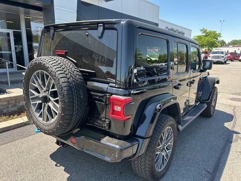 Used 2024 Jeep Wrangler High Altitude AWD/4WD image 3