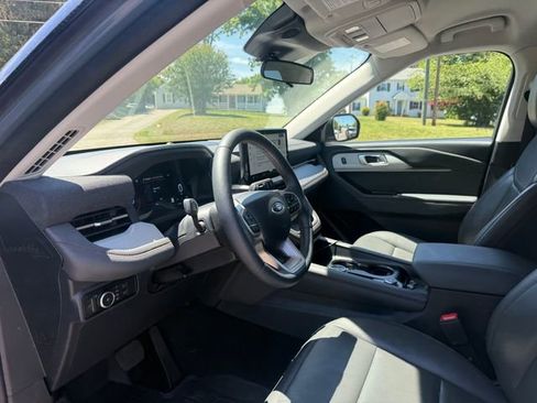 Used 2025 Ford Explorer Active w/ Active Comfort Package AWD/4WD image 7