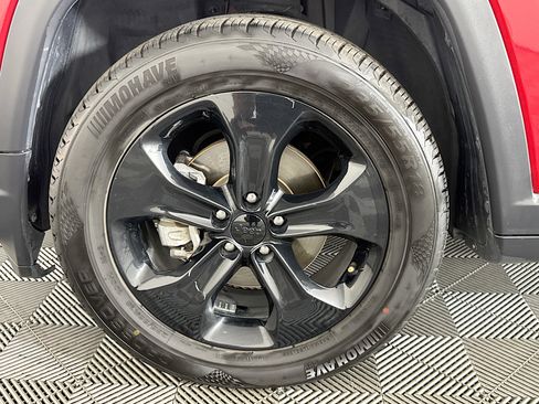 Used 2019 Jeep Compass Latitude FWD image 37