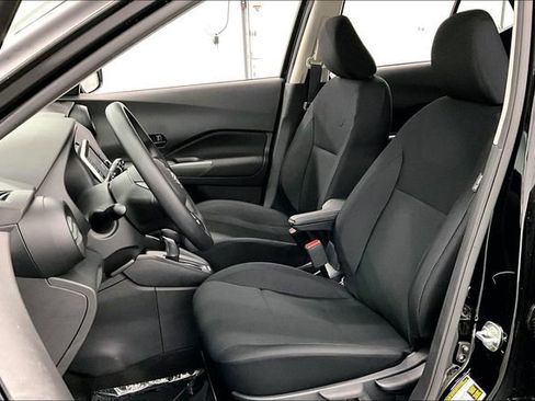 New 2025 Nissan Kicks Play S FWD image 9