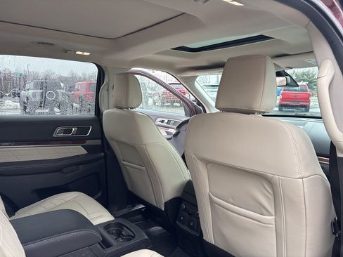 Used 2019 Ford Explorer Platinum image 34