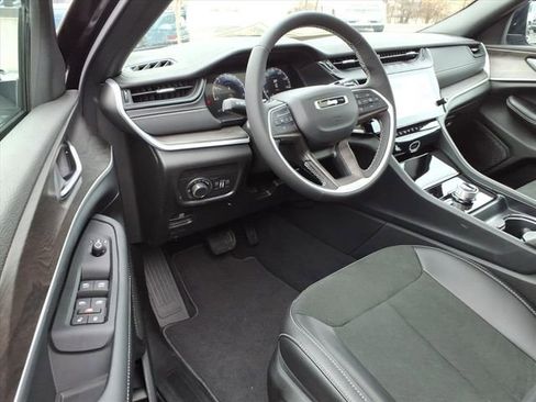 New 2026 Jeep Grand Cherokee Altitude image 14