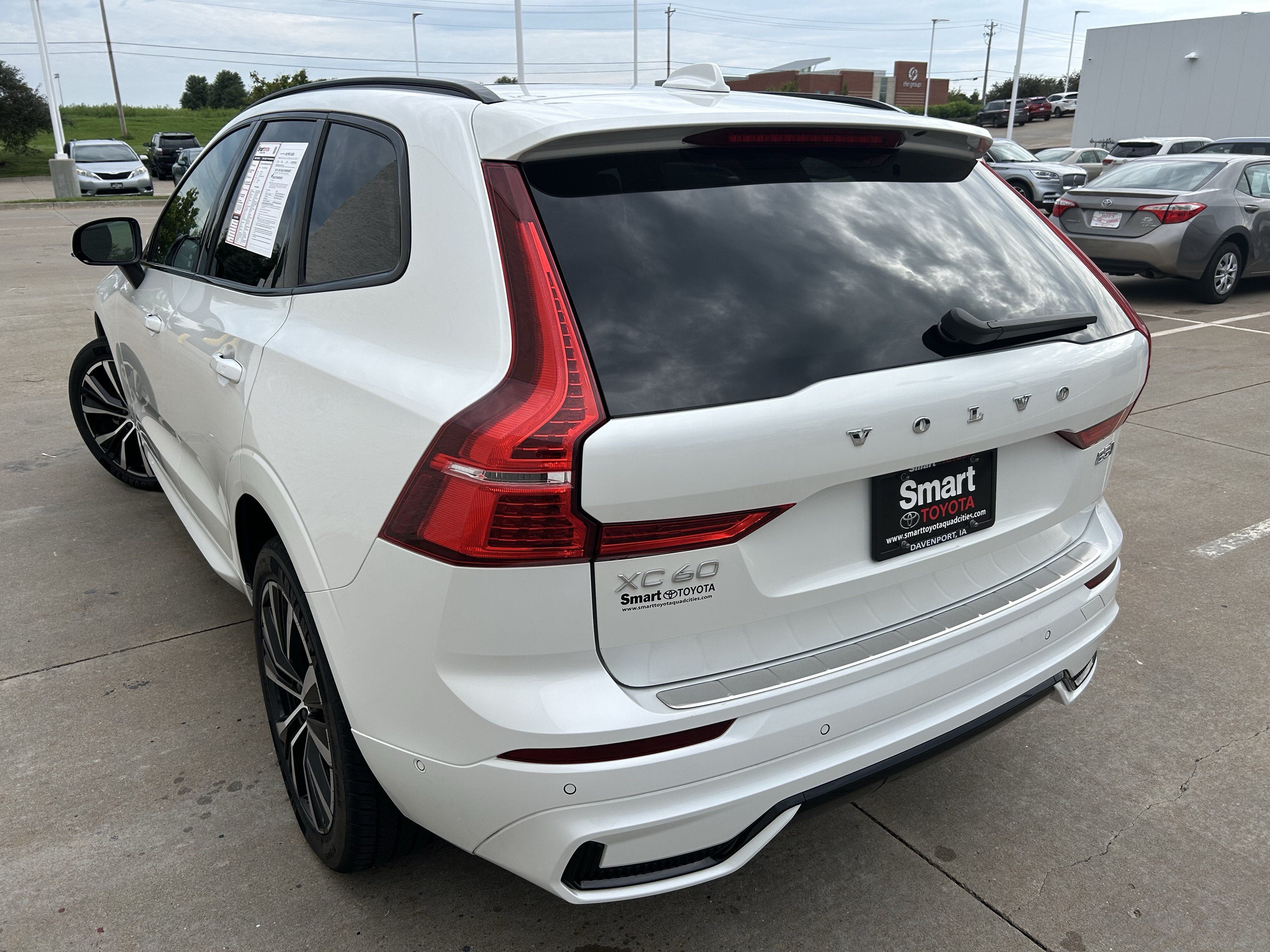 Used 2023 Volvo XC60 B5 Plus w/ Climate Package AWD/4WD image 4