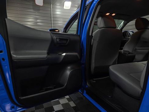 Used 2021 Toyota Tacoma SR5 w/ Blackout Package (TMS) image 33