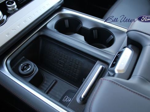 New 2025 Ford Expedition Active image 14