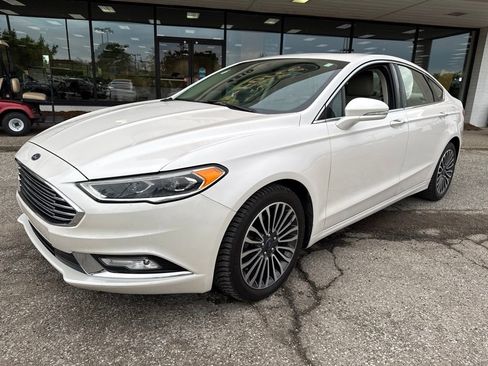 Used 2017 Ford Fusion SE w/ Fusion SE Technology Package FWD image 5