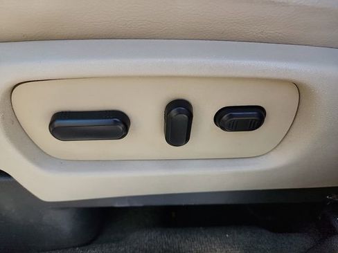 Used 2014 Ford Explorer XLT w/ Equipment Group 202A AWD/4WD image 14