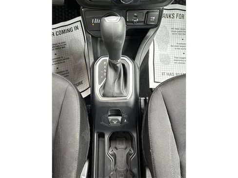 Used 2019 Jeep Renegade Latitude w/ Cold Weather Group AWD/4WD image 22