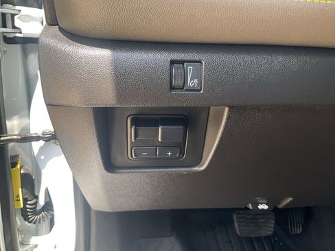 Used 2024 Chevrolet Colorado ZR2 w/ Technology Package image 8