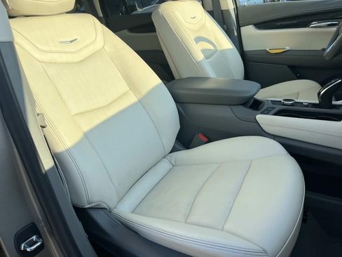 Used 2022 Cadillac XT6 Premium Luxury FWD image 27