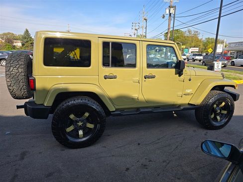 Used 2013 Jeep Wrangler Unlimited Sahara w/ Connectivity Group AWD/4WD image 21