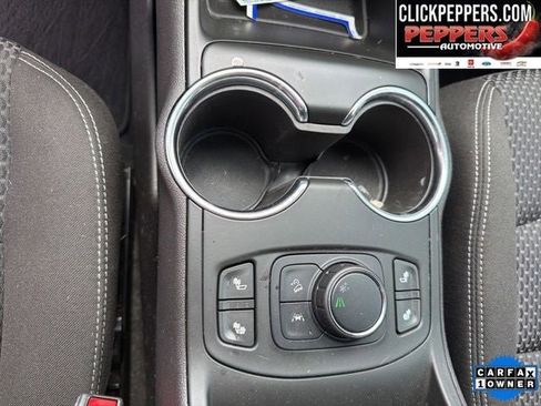 Used 2024 GMC Terrain SLE w/ Driver Convenience Package FWD image 9