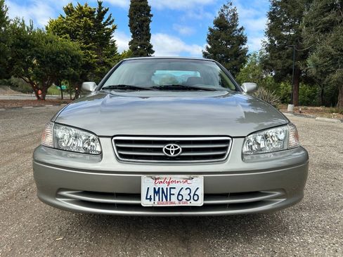 Used 2000 Toyota Camry XLE FWD image 6