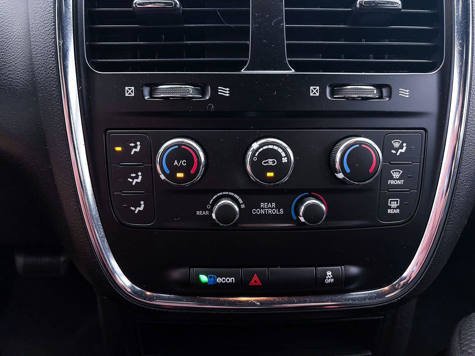 Used 2020 Dodge Grand Caravan SE FWD image 16