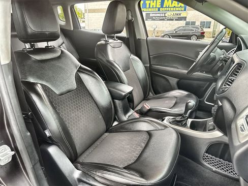 Certified 2020 Jeep Compass Latitude image 24