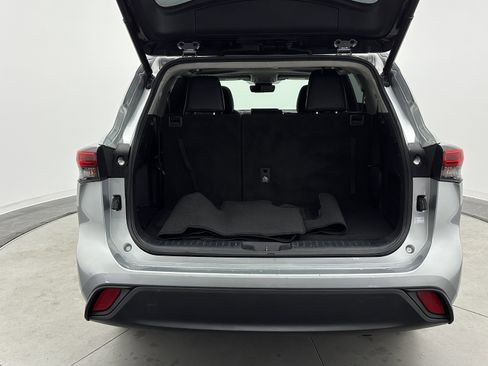 Used 2021 Toyota Highlander XLE image 33