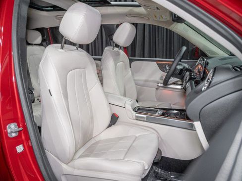 New 2026 Mercedes-Benz GLB 250 4MATIC image 14