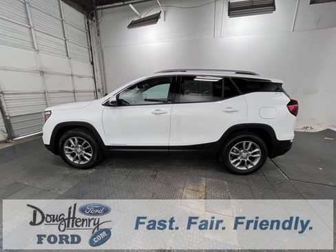 Used 2024 GMC Terrain SLT image 4