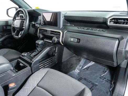 Used 2025 Toyota Tacoma SR AWD/4WD image 20