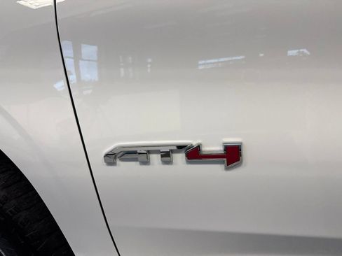 Used 2023 GMC Yukon XL AT4 w/ AT4 Premium Plus Package AWD/4WD image 3