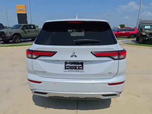 Used 2024 Mitsubishi Outlander SE AWD/4WD image 4