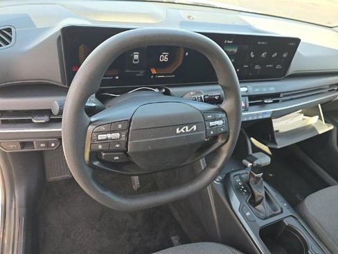 Used 2025 Kia K4 FWD image 16