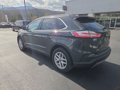 Used 2021 Ford Edge SEL w/ Convenience Package image 4