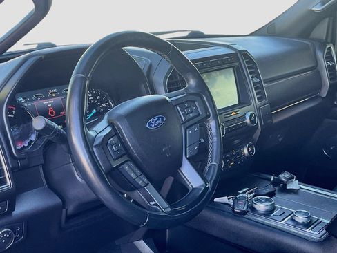 Used 2018 Ford Expedition Limited w/ Equipment Group 301A AWD/4WD image 9
