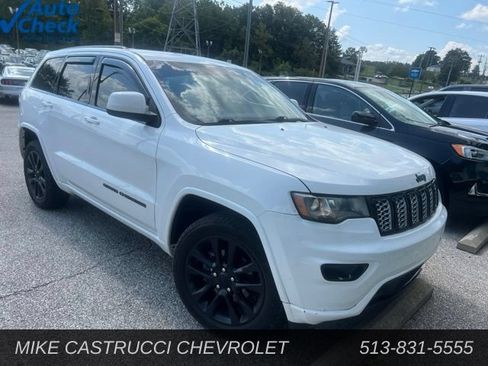Used 2017 Jeep Grand Cherokee Altitude AWD/4WD image 2