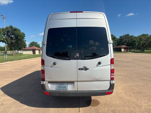 Used 2007 Dodge Sprinter 2500 w/ Cooling Group RWD image 35