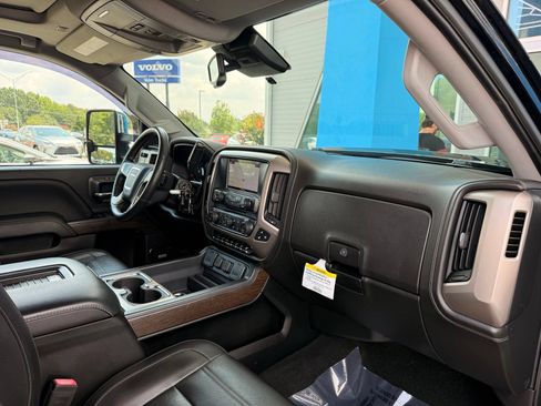 Used 2017 GMC Sierra 2500 Denali w/ Duramax Plus Package AWD/4WD image 30