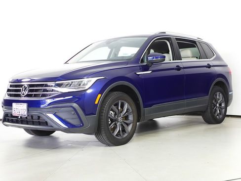 Used 2022 Volkswagen Tiguan SE image 2