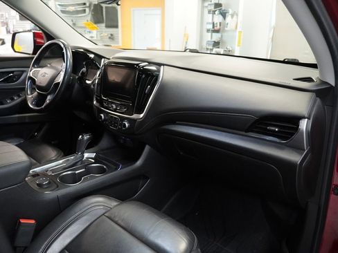 Used 2020 Chevrolet Traverse RS w/ LPO, Floor Liner Package FWD image 27