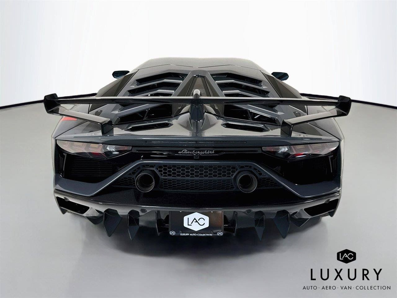 Used 2020 Lamborghini Aventador SVJ AWD/4WD image 7