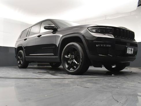 Used 2023 Jeep Grand Cherokee L Limited w/ Black Appearance Package image 19