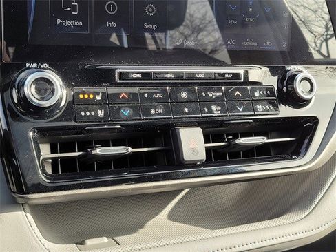 Used 2021 Toyota Highlander Limited image 20