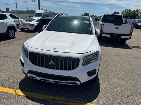 Used 2022 Mercedes-Benz GLB 250 4MATIC image 4
