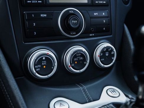 Used 2014 Nissan 370Z Coupe w/ Sport Package image 17